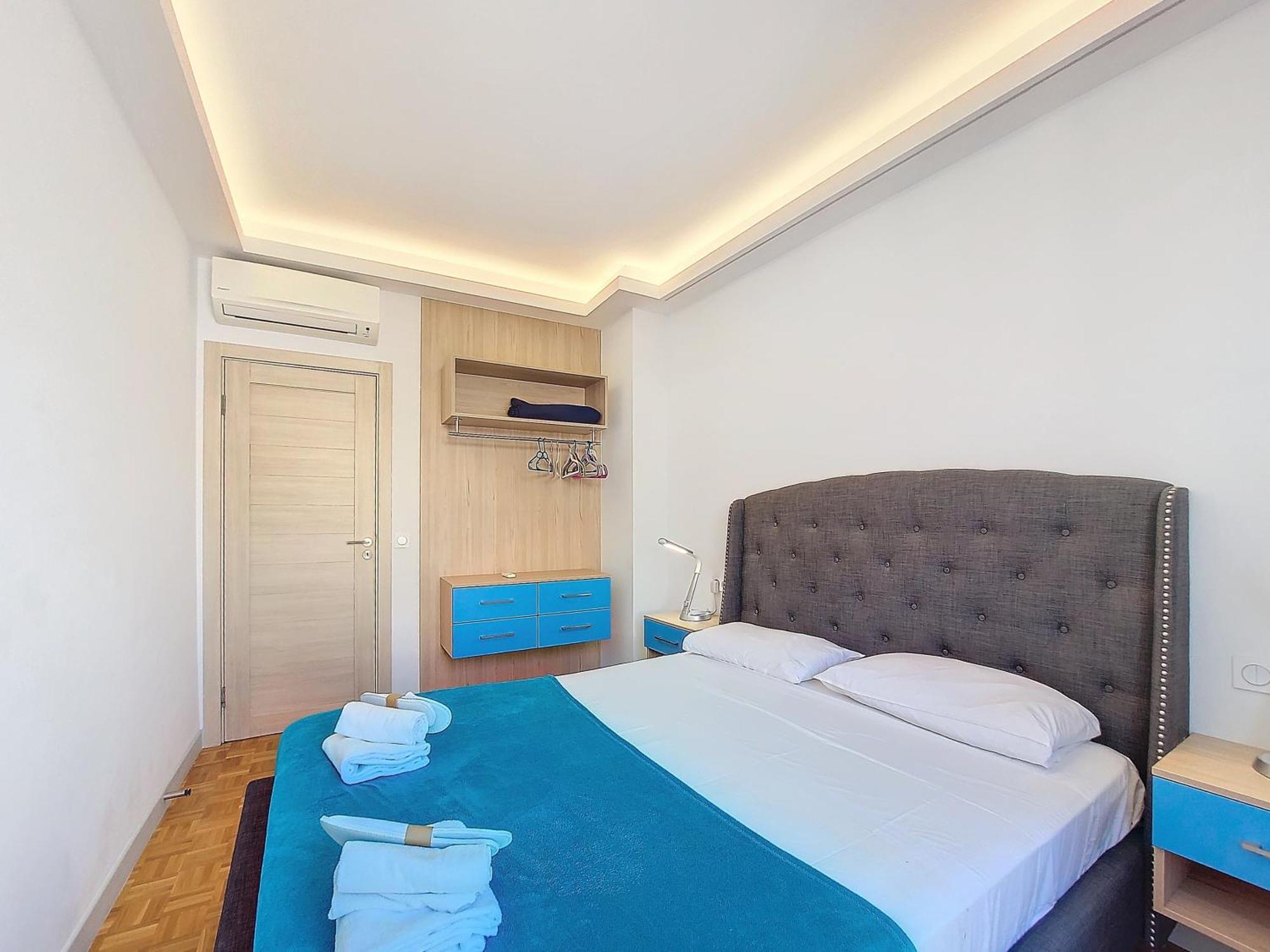 Nestor&Jeeves - Bleu Azur Vue Mer - Central - Very Close Sea *